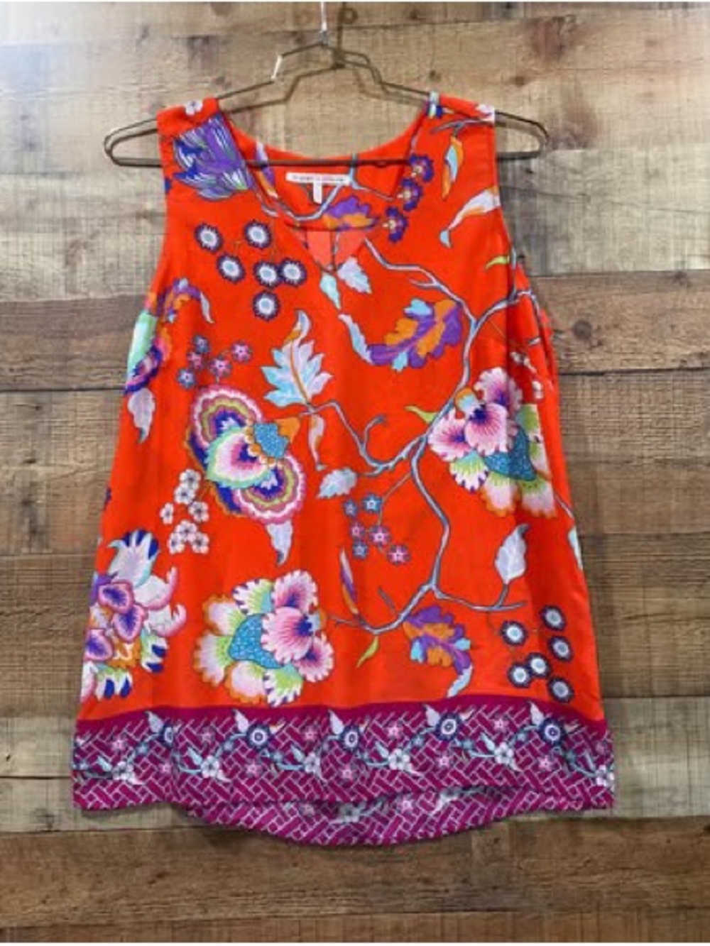 Sleeveless Floral Vee Neck Blouse Tank in Bright Orange by Violet + Claire Sz Lg